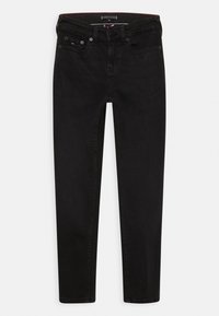 Jeans de mezclilla negros con un corte ajustado, que cuentan con un cierre de botón y cremallera, un diseño de cinco bolsillos y detalles de costura sutiles a lo largo de las costuras.