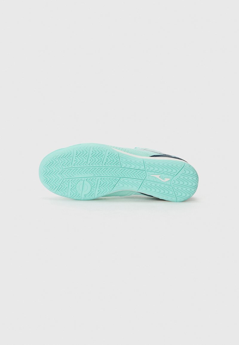 Semelle d'une sneaker, présentant un matériau en caoutchouc texturé vert menthe avec un motif en zigzag et un logo blanc près du talon.
