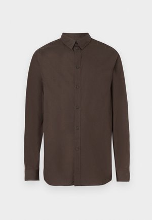 Brązowa koszula na długi rękaw z kołnierzykiem i guzikami, cechująca się gładką teksturą i równomiernie rozmieszczonymi guzikami z przodu.