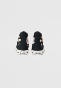 Converse CHUCK TAYLOR ALL STAR - Höga sneakers - black/soft red/green