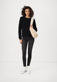 ONLY ONLROYAL  - Uske traperice - black denim