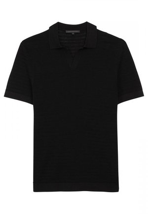 Polo noir à manches courtes avec un col en V et un tissu texturé. Col et poignets côtelés, ourlet droit, sans logos ni motifs visibles.