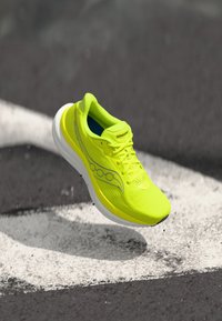 TRIUMPH 23 - Chaussures de running sur route - citron