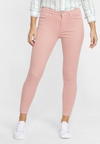 Wrangler Vaqueros pitillo - pink