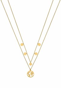 Goudtint gelaagde ketting met twee delicate kettingen en ronde schijven, met een centraal hangertje dat een wereldkaartontwerp weergeeft.