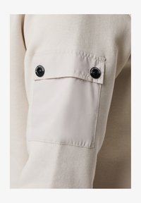 Selezionato, lt khaki