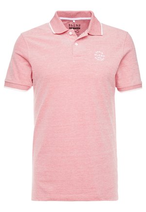 Růžová polo košile vyrobená z texturované látky, s malým bílým logem na hrudi, kontrastním bílým límečkem a okraji rukávů.