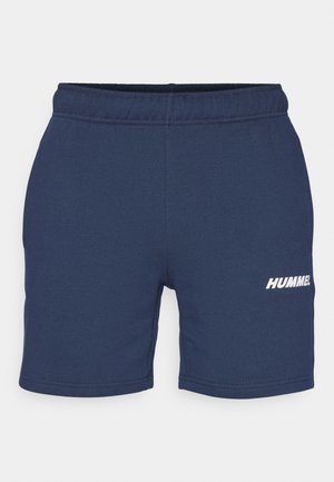Marineblaue Sportshorts mit einem elastischen Bund und dem weißen "HUMMEL"-Logo am linken Bein. Glatte Textur und enganliegendes Design.
