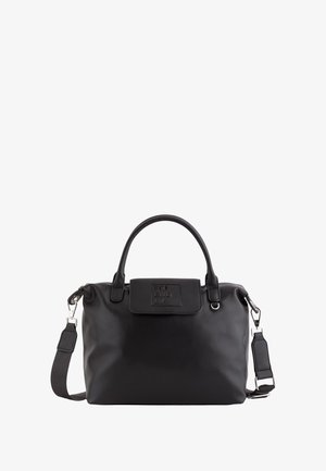 Bolso de mano de cuero negro con dos asas, correa de hombro desmontable y solapa frontal estampada con la palabra "AMIGABLE".