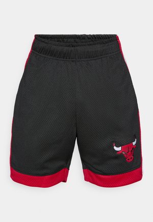 Mustad mustreeritud spordilühikesed püksid mustas värvuses punaste külgtriipudega. Vasakul jalal on tikandiga punane ja must härja logo. Painduva vöökohaga.