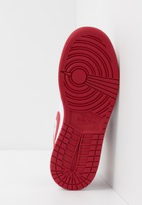 Jordan Air 1 Low Unisex Indoorskor Gym Red White Rod Zalando Se