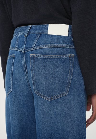 CLOSED JAZZIE - Platėjantys džinsai - mid blue denim