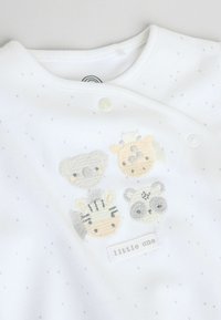 Biele bavlnené body pre bábätká s malými sivými bodkami. Obsahuje vyšívané tváre zvierat (koala, leopard, zebra, pásavec) a štítok "malý drobec".