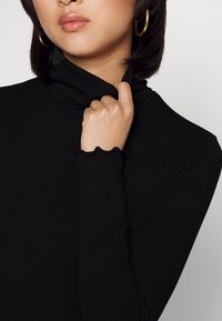 Pieces Petite PCLICCA ROLLNECK - Camisola de manga comprida - black