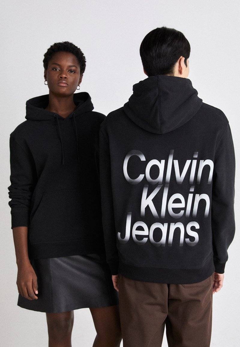 Calvin Klein Jeans - BLOWN UP DIFFUSED STACKED HOODIE UNISEX - Sweatshirt - black, Enlarge