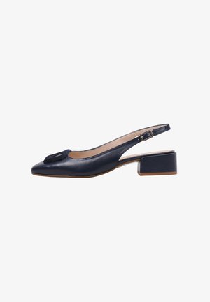 Escarpin en cuir bleu marine à talon compensé, avec un bout arrondi et un petit talon. Présente un accent décoratif texturé sur le bout.