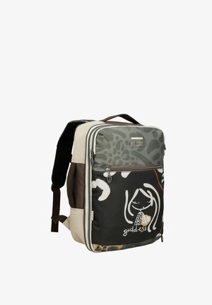 Sac à dos rectangulaire avec plusieurs compartiments zippés, tons beige et olive, poche avant ornée d'une illustration stylisée d'une fille souriante et du texte « déesse ».