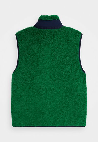 Πράσινο γιλέκο φλις με ψηλό γιακά, υφή επιφάνειας και ναυτική διακόσμηση κατά μήκος των άκρων. Χωρίς μανίκια, μαλακό και απαλό υλικό.