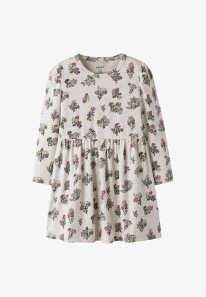 Robe pour tout-petit à manches longues gris clair avec taille froncée et motif floral épars de petites fleurs roses, jaunes et vertes.