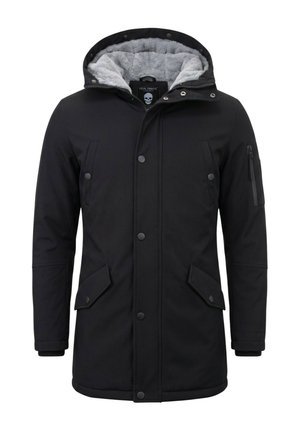 Zwarte winterparka met capuchon gevoerd met grijze fleece, voorste drukknoopsluiting, borstzak met rits en klepzakken ter hoogte van de taille.