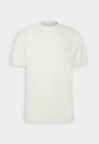 Bílý pletený svetr s krátkým rukávem a vysokým límcem. Vyrobený z měkkého materiálu s hladkou strukturou a minimálním švy, nabízí těsný střih.