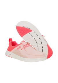 Scarpe sportive leggere con una tomaia in mesh rosa e un accento rosa chiaro, suola bianca e suola in gomma rossa texturizzata.