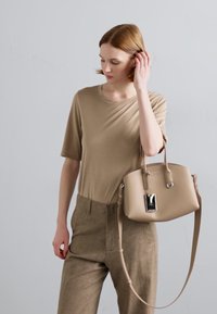 Emporio Armani ICON BUGATTI SIZE SET - Handtasche - visone