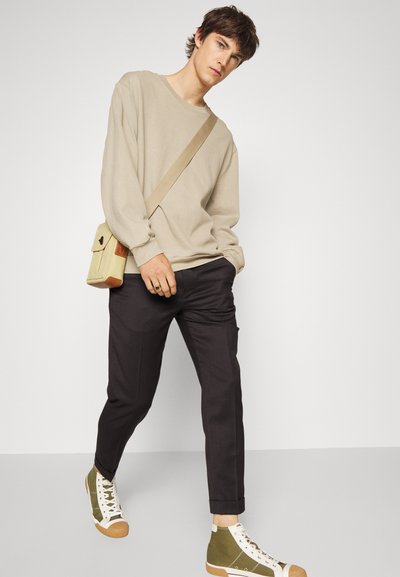 Filippa K TERRY CROPPED TROUSER - Püksid - dark brown