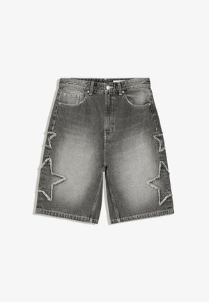 Bershka, PATCH BAGGY - Denimové šortky - grey