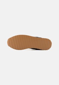 MAX&Co. Sporta apavi - black