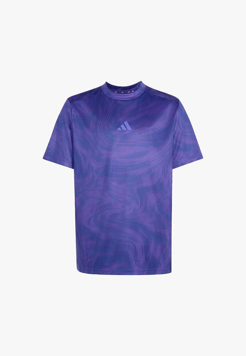 T-shirt de sport violet à manches courtes avec un motif abstrait subtil et un petit logo Adidas centré sous l'encolure.