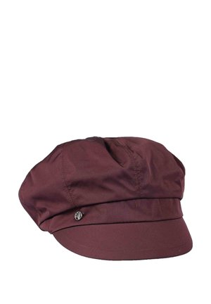Maroon cap with a rounded crown, soft texture, front peak, and a side metallic accent. Designed with gathered fabric for a relaxed fit.
