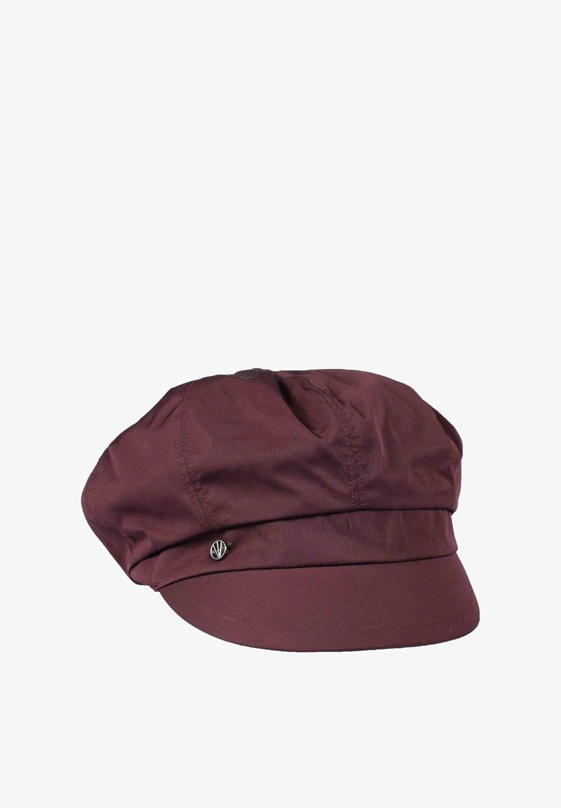 Bordó sapka lekerekített koronával, puha tapintással, elülső csúccsal és oldalsó fémes díszítéssel. Ráncolt anyagból készült, hogy laza illeszkedést biztosítson.