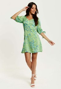 Liquorish ANIMAL PRINT MINI  - Day dress - green