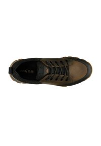 Scarpa da trekking in pelle marrone con accenti in rete nera, punta rotonda e lacci neri. Presenta suola in gomma e logo 'wojas' sulla soletta.