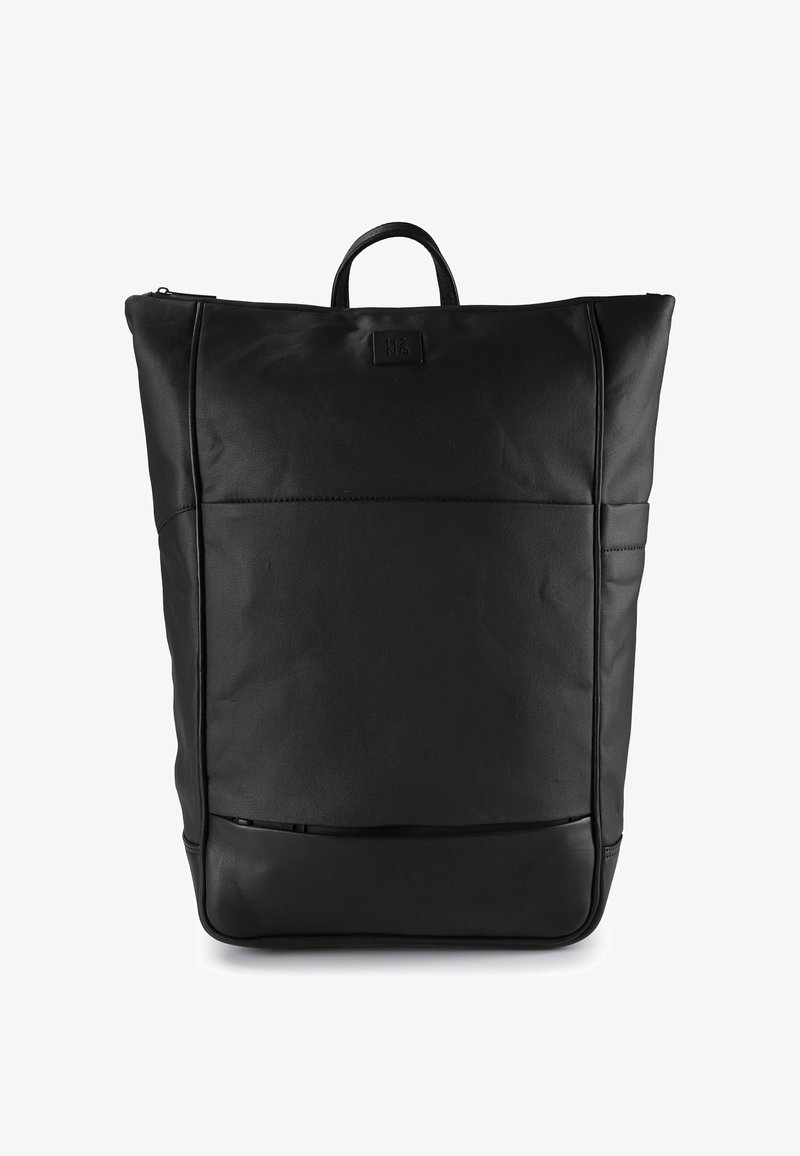 Sac à dos rectangulaire noir avec poignée supérieure, poche avant zippée et design minimaliste sur fond blanc.
