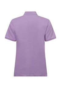 Paarse polo met korte mouwen, gemaakt van gladde katoenen stof met een standaard kraag en ribgebreide accenten. Geen patronen of extra details.