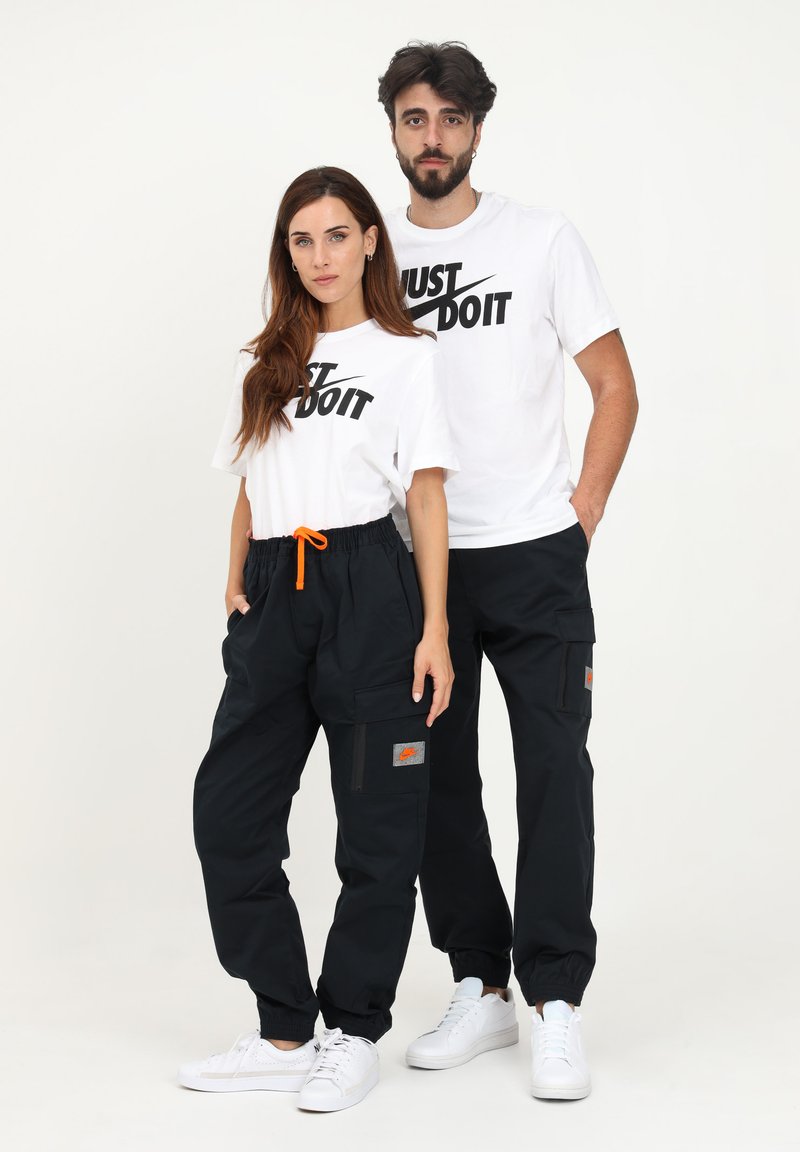 Nike Sportswear Cargo trousers black/safety orange/black