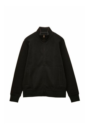 Schwarze Reißverschlussjacke mit hohem Kragen, aus weichem Stoff. Mit zwei Fronttaschen und gerippten Bündchen sowie Saum. Kleines Logo auf der Brust.