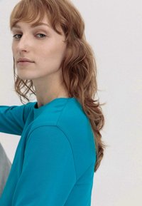 hessnatur Langarmshirt - türkis