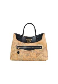 Sac à main à motif carte avec un extérieur beige et des accents en cuir noir ; possède deux poignées supérieures et une poche frontale zippée.