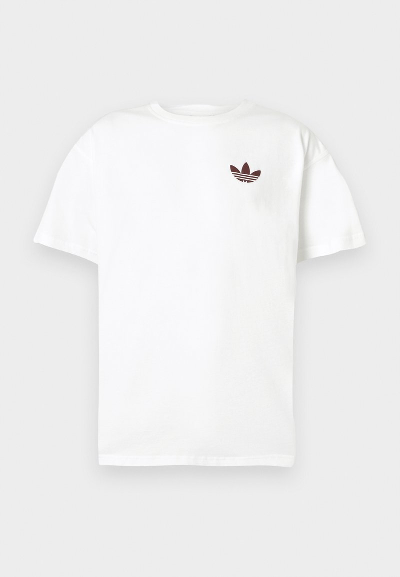 Witte katoenen T-shirt met een bordeaux borduurde Adidas-logo op de linkerborst. Korte mouwen en een klassiek ronde halsontwerp.
