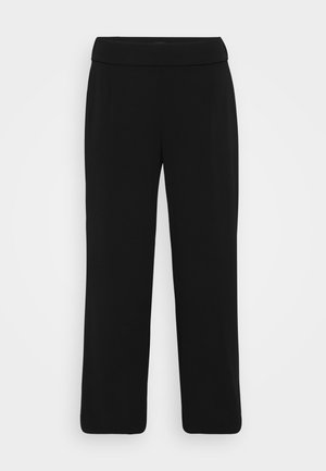 Pantalons larges noirs en tissu lisse, dotés d'une large taille et sans éléments métalliques visibles. Design simple, sans motifs ni accents.