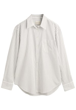 Camisa blanca de botones con finas rayas marinas, mangas largas, un bolsillo frontal y un dobladillo redondeado. Fabricada con una mezcla de algodón ligero.