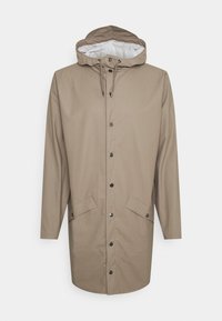 Beige wasserdichter Regenmantel mit Kapuze, der Druckknöpfe, zwei Fronttaschen und eine glatte Textur aufweist. Das Innenfutter ist in hellgrau gehalten.