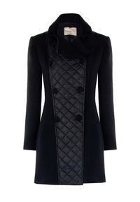 Cappotto nero con pannello frontale in pelle trapuntata, colletto alto e design doppiopetto con bottoni grandi; realizzato in tessuto misto lana.