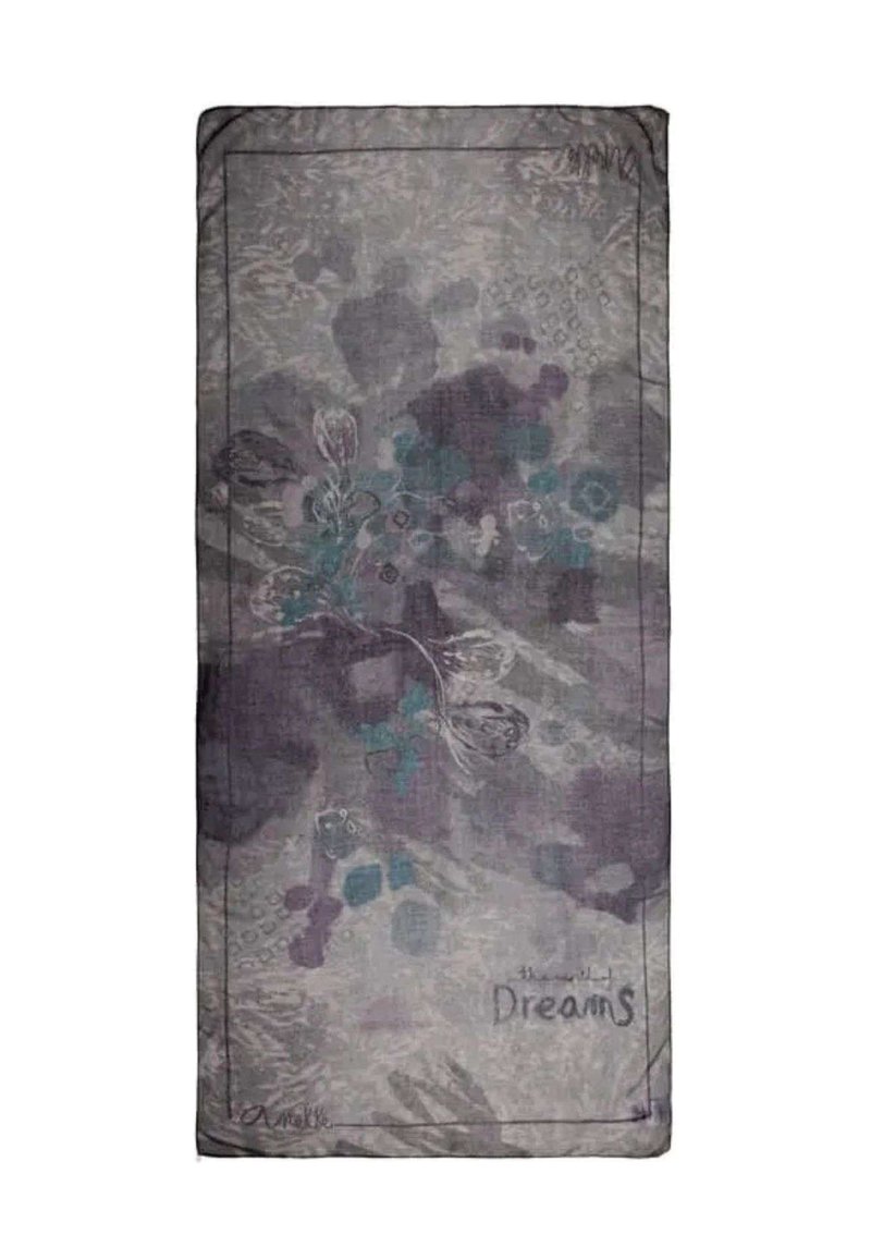 Bufanda rectangular de estampado floral abstracto en tonos gris y púrpura, con la palabra "Sueños" escrita cerca de una esquina.