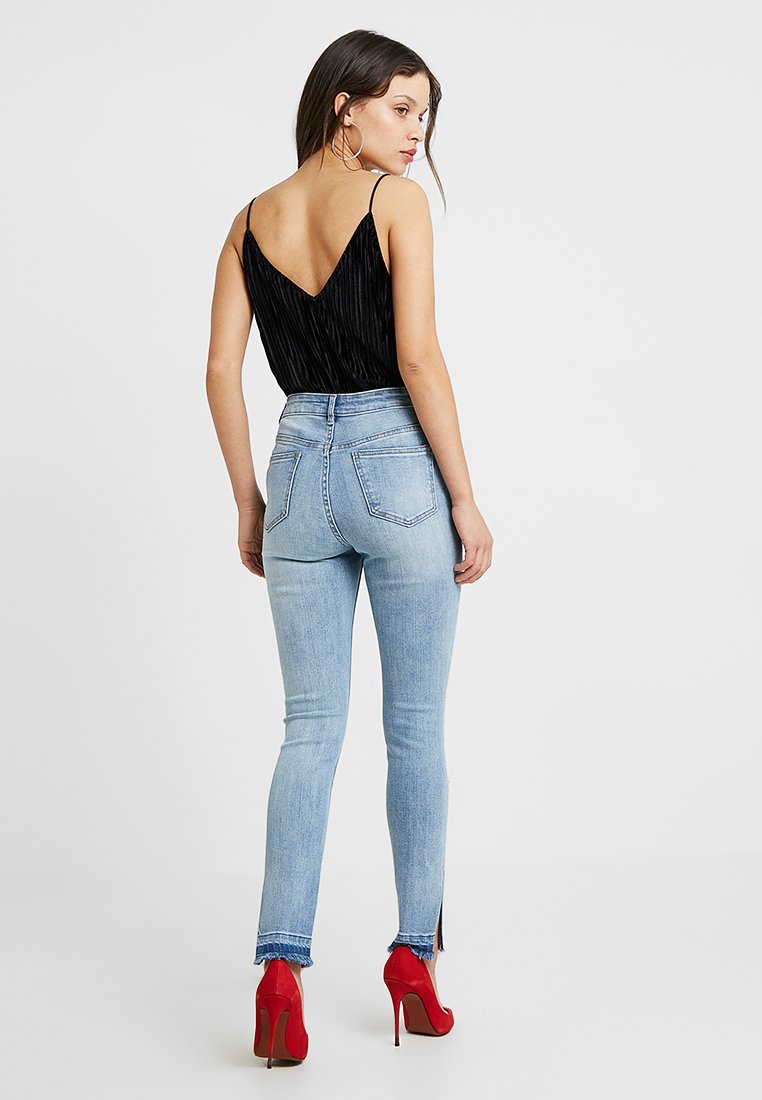 Missguided Petite SINNER HEM SLIT Jeans Skinny Fit Missguided STONEWASH RAW HEM - Jeans Tapered Fit - denim blue