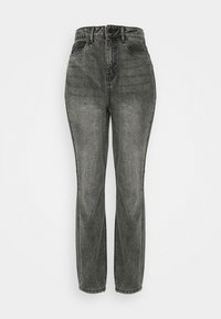 Vaqueros de pierna recta de talle alto en denim negro desgastado. Presenta cinco bolsillos, cremallera y costuras gruesas a lo largo de las costuras.