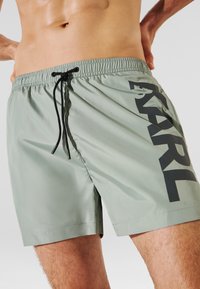 KARL LAGERFELD LOGO SHORT - Plavecké šortky - iceberg green